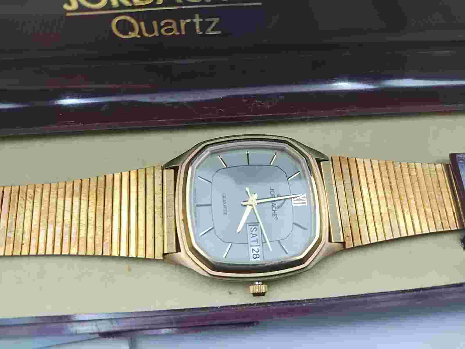 Vintage Jordache Men Analog Quartz Expansion band Gold Tone Watch Missing Back