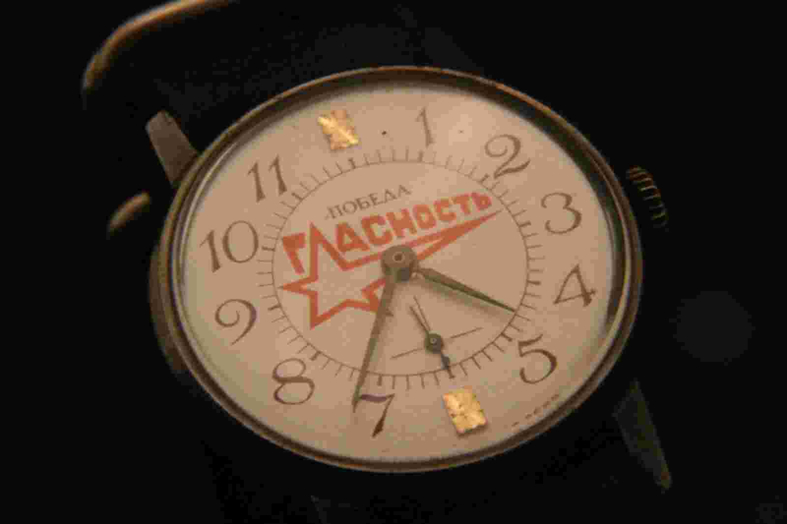 Serviced vintage Soviet 1980's USSR, Pobeda Glasnost 15J Zim 2602 wristwatch