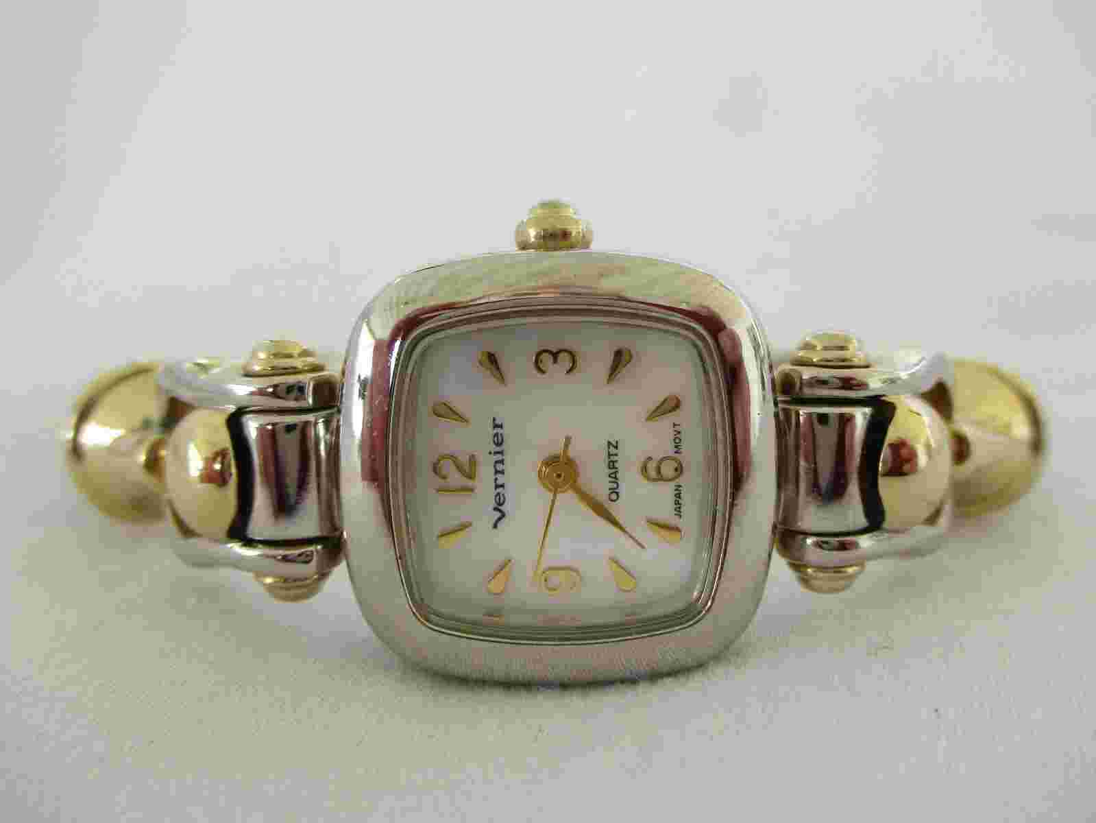 Vernier Analog Wristwatch with a Cuff Band and Quartz Movement