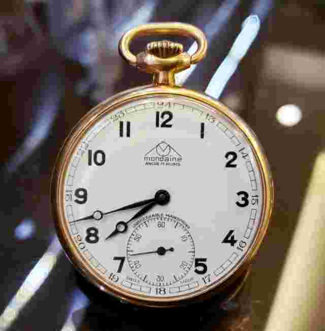 VINTAGE MONDAINE MECHANICAL GOLD TONE POCKET WATCH