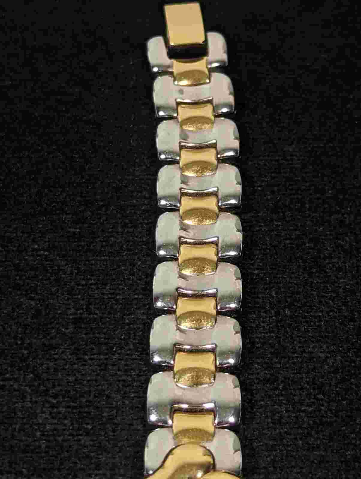 Black Hills Gold 12 K Gold Leaves Two Tone Bracelet Band Watch 7.5 Inch