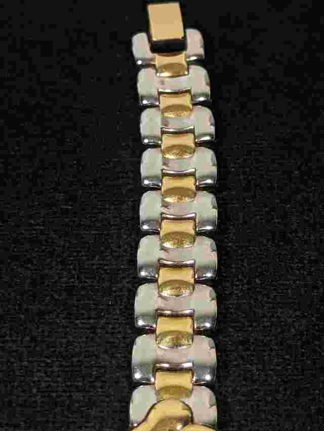 Black Hills Gold 12 K Gold Leaves Two Tone Bracelet Band Watch 7.5 Inch