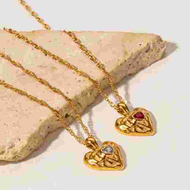 Collana con ciondolo a cuore con cristallo incolore o rosso