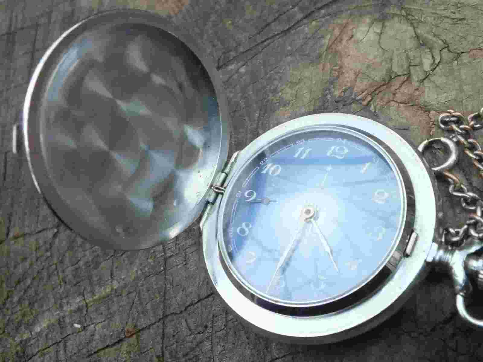 Vintage Unique Collectible Molnia Molnija 18 Jewels USSR Mechanical Pocket Watch