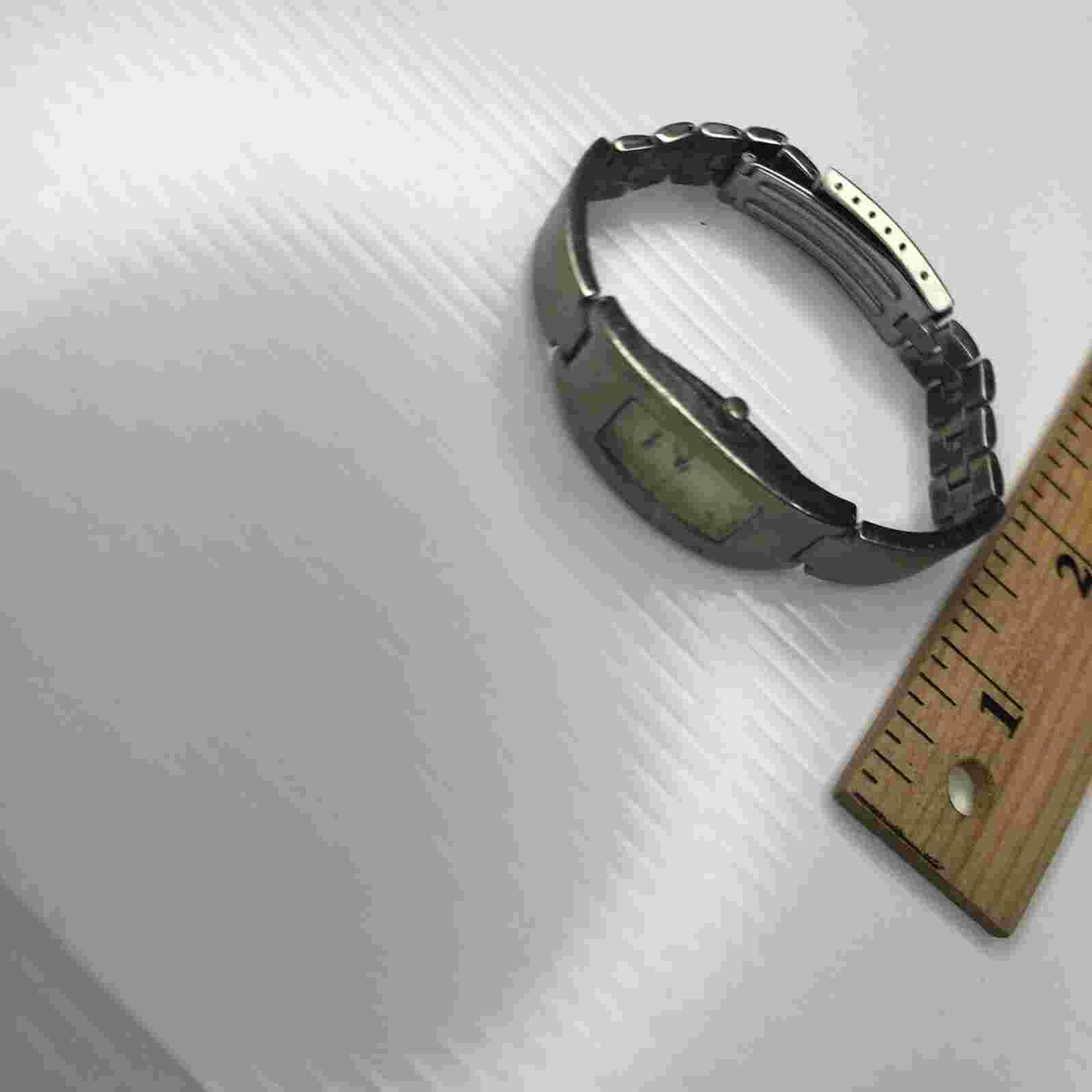 X10 Mossimo Japan Stainless MM9006QB A133 Ladies Retro Silver Watch Untested