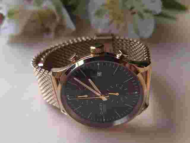 CHISEL Chronograph Gold Tone Mesh Band Unisex Watch (Exc Cond)