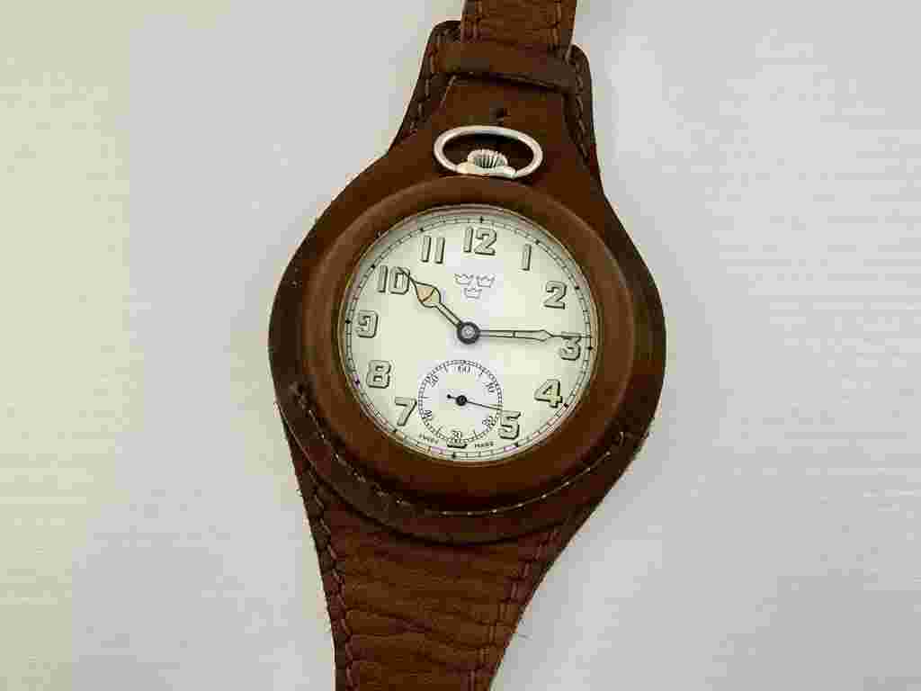 Buren Three Kronor Swedish Royal Family Military WWII Vintage Swiss Men Watch