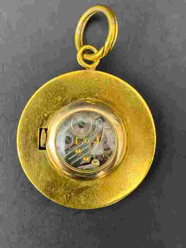 Beautiful Welsbro Vintage Estate Running well 7 Jewel & Gold Plate Pendant Watch