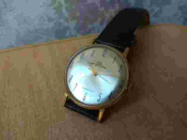 Luch 2209 wrist mens watch AU 10 Jewels 23 Slim Gold plated USSR RARE Serviced