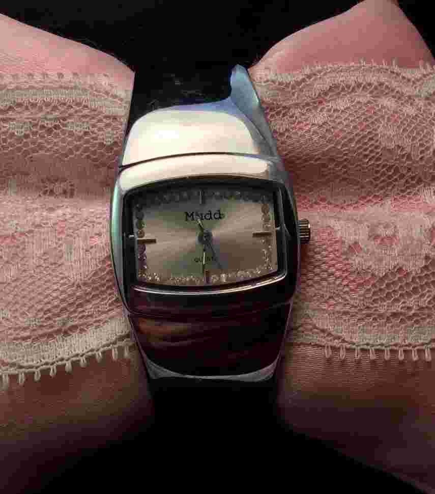 Mudd Ladies Quartz Smooth Bangle Rhinestone Watch New Battery Works