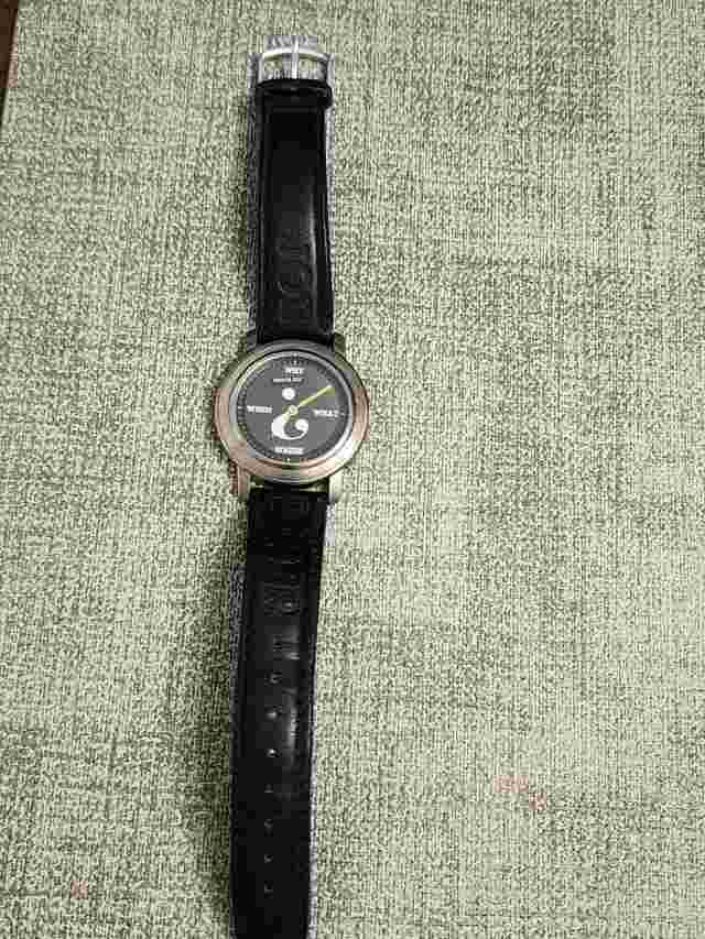 JOE BOXER WATCH. Why-What-Where-When BLACK SMILE FACE WATCH. NEW BATTERY
