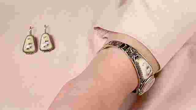 Vintage women's cocktail watches ZARIA with a floral enamel bracelet and earring