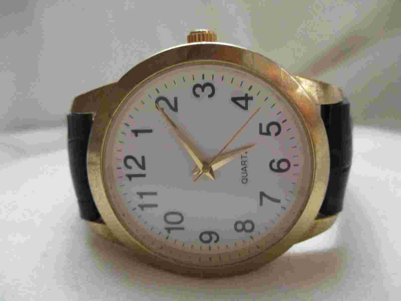 Puritan Analog Wristwatch with a Buckle Band and Quartz Movement