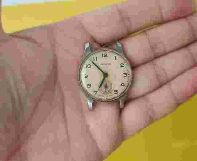 POBEDA 2ChZ 1955 Vintage RUSSIAN USSR Wrist watch MECHANICAL movement Victory