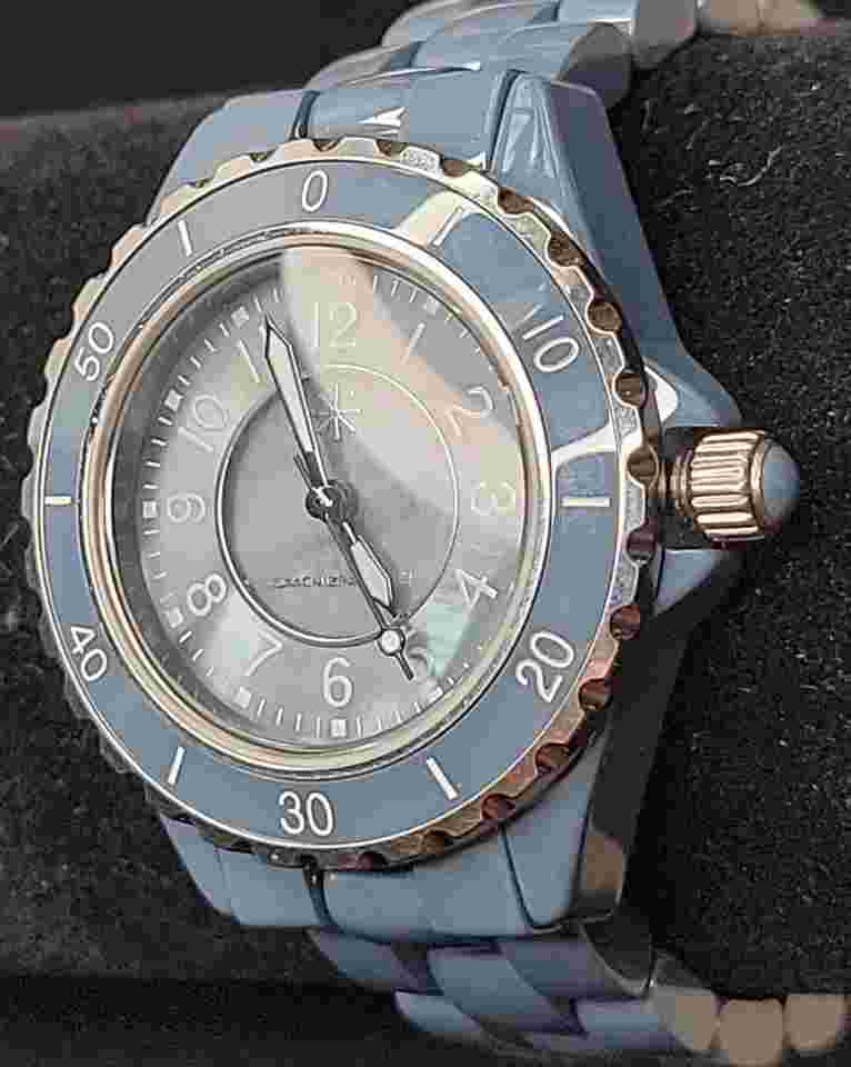 ISAAC MIZRAHI Live Blue MOP Dial Ceramic Japan Quartz Watch & Band Excellent Con
