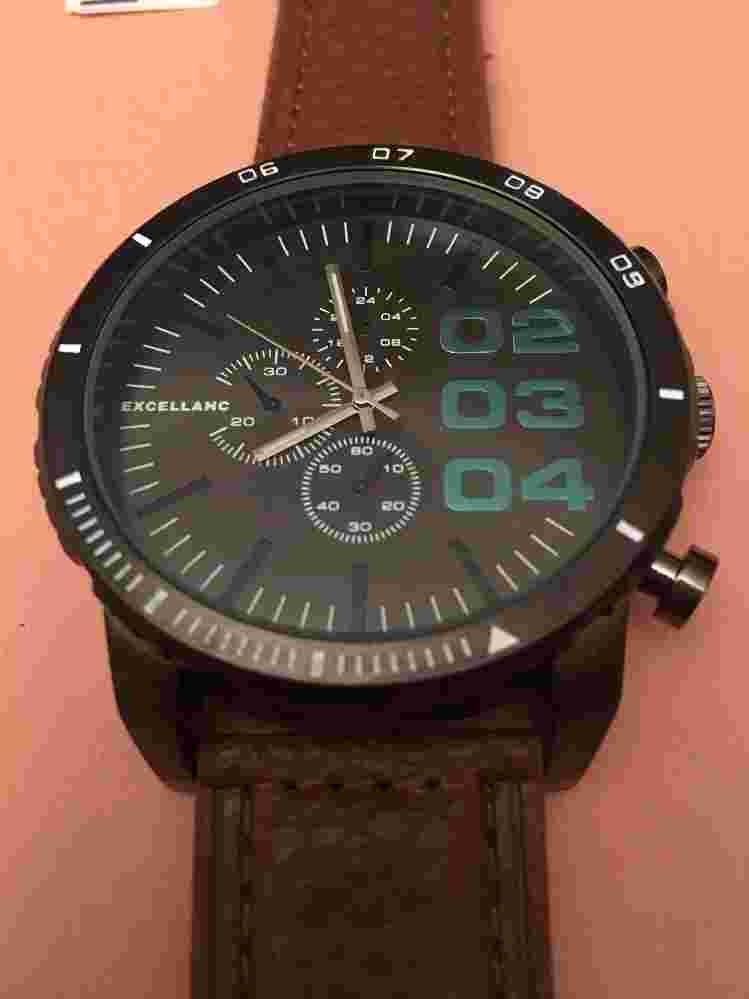 WRISTWATCH: Black Face. Brown Strap. BNWT. EXCELLANC.
