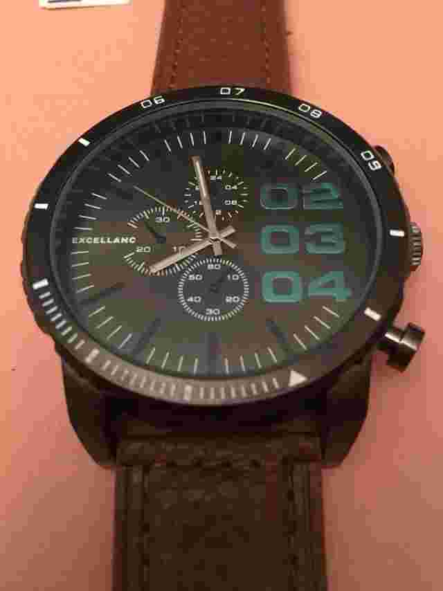 WRISTWATCH: Black Face. Brown Strap. BNWT. EXCELLANC.