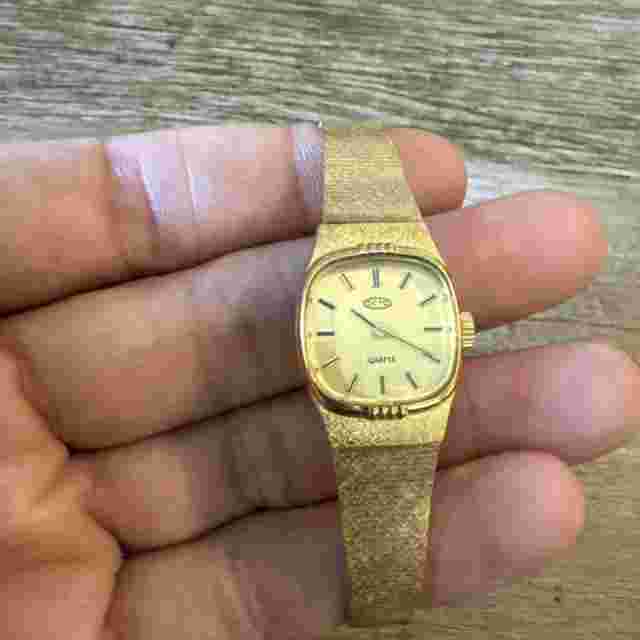 Ladies Octo Quartz Watch Gold Tone 18mm Case Working New Battery Max6.25” Wrist