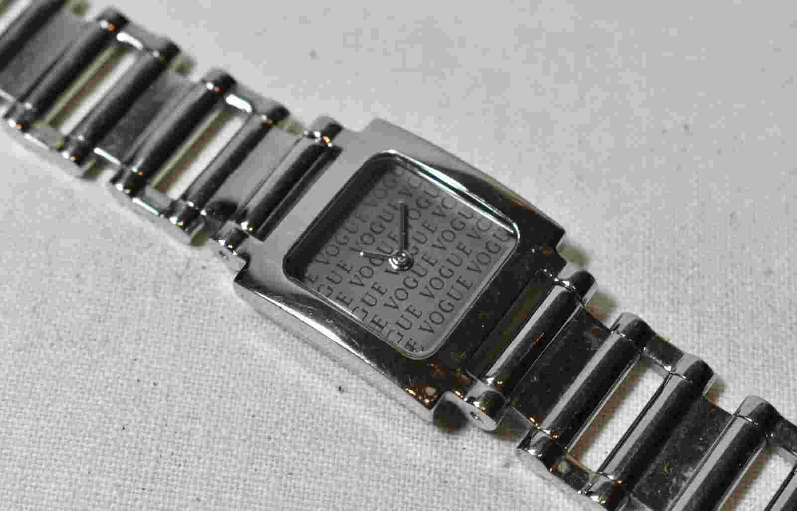 Vintage Vogue Stainless Steel 643291.6 Water Resistant Watch (Working)