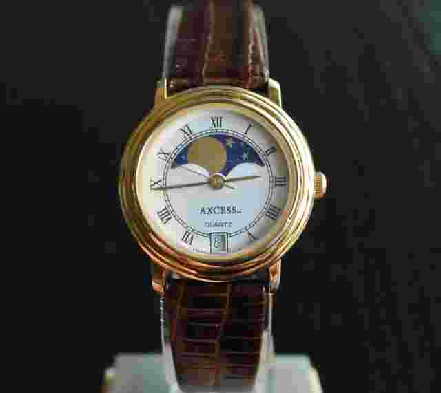 VINTAGE AXCESS DATE ELEGANT MOON PHASE DIAL QUARTZ WOMEN'S GOLDEN DRESS WATCH