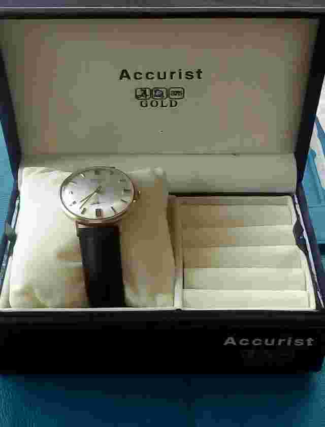 Vintage 9k Solid Gold Accurist Mechanical Men's Wristwatch. Sub Dial VERY RARE