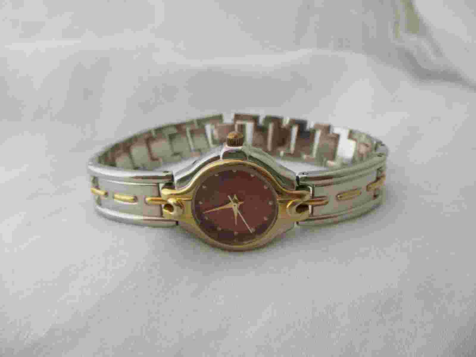 Geneva Watch Silver & Gold Two Toned Band Round Red Face WORKING!