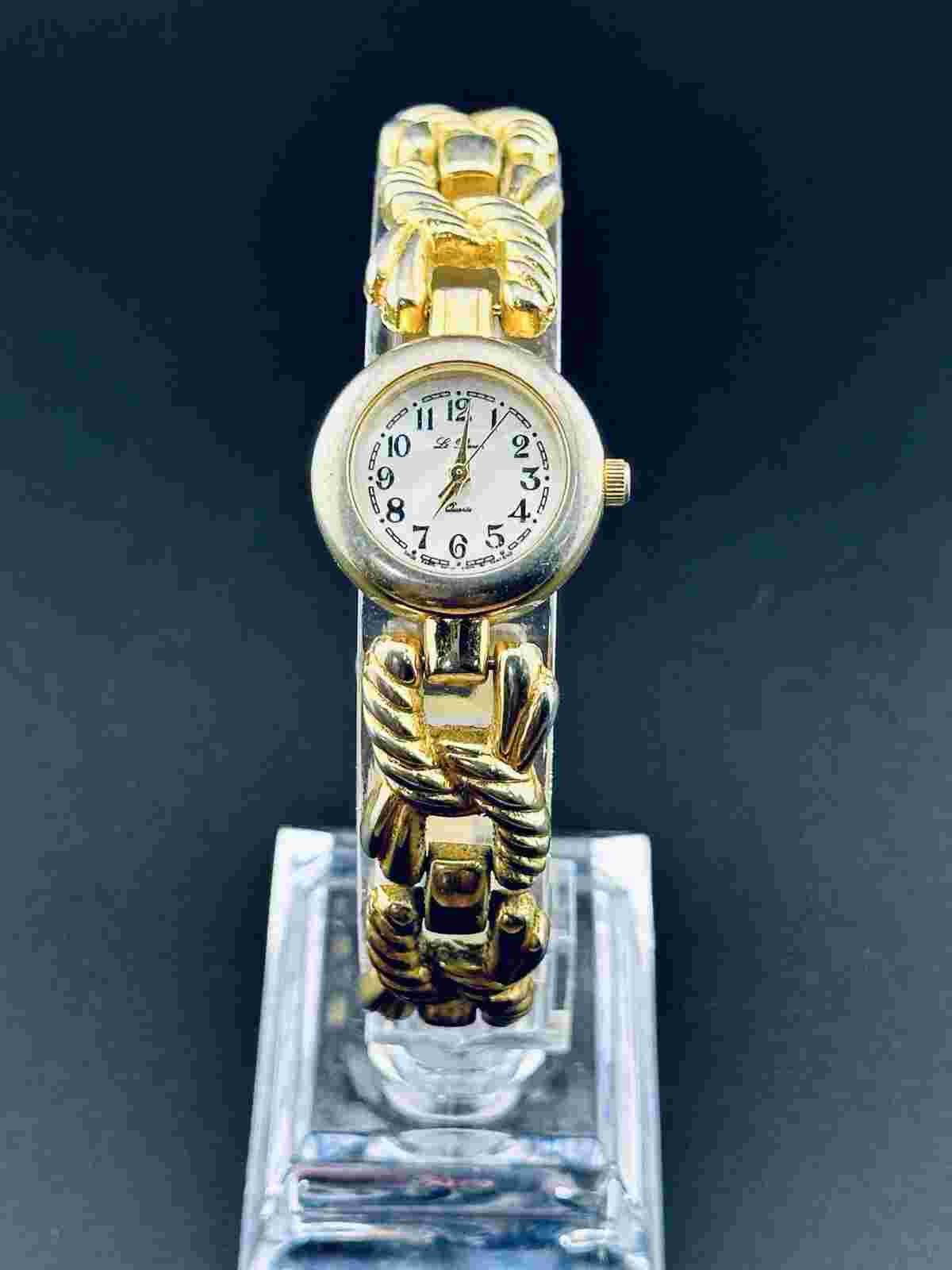 Working Vintage Le Baron Ladies Watch Gold Tone Chain Band White MOP Dial Q1