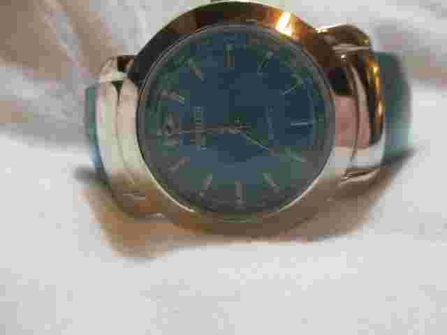Terner Analog Wristwatch with a Cuff Band and Quartz Movement