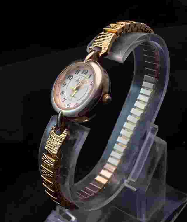 Kathie Lee Womens Quartz Round White Dial Gold Tone Stainless Steel Watch