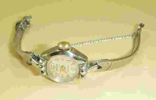 Vintage Mechanical MEPA 17J Ladies Watch RUNS Great!