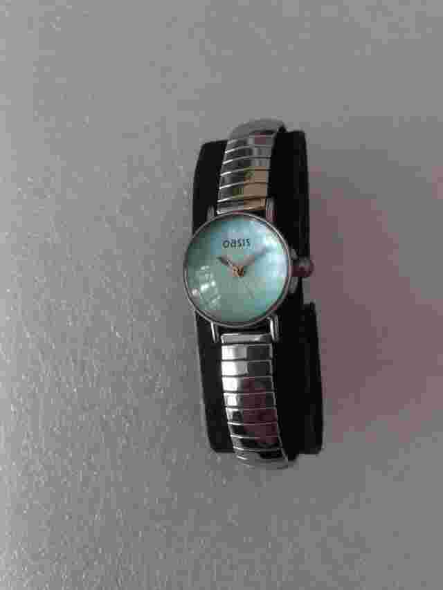 Oasis Ladies Beautiful Quartz Watch With A Expandable Bracelet