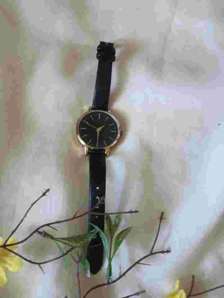 H&M Vintage Black Goldtone Leather Ladies Watch Size 8 Operational