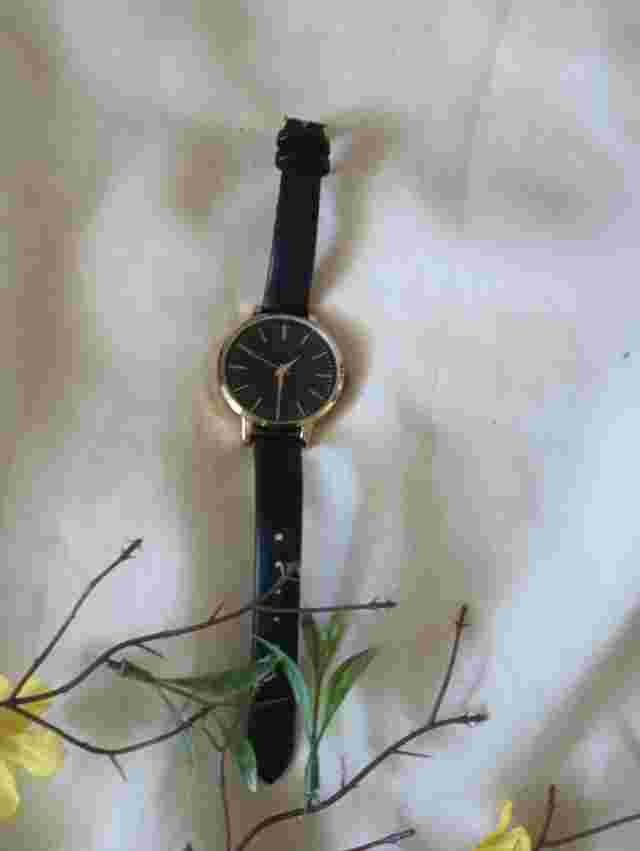 H&M Vintage Black Goldtone Leather Ladies Watch Size 8 Operational