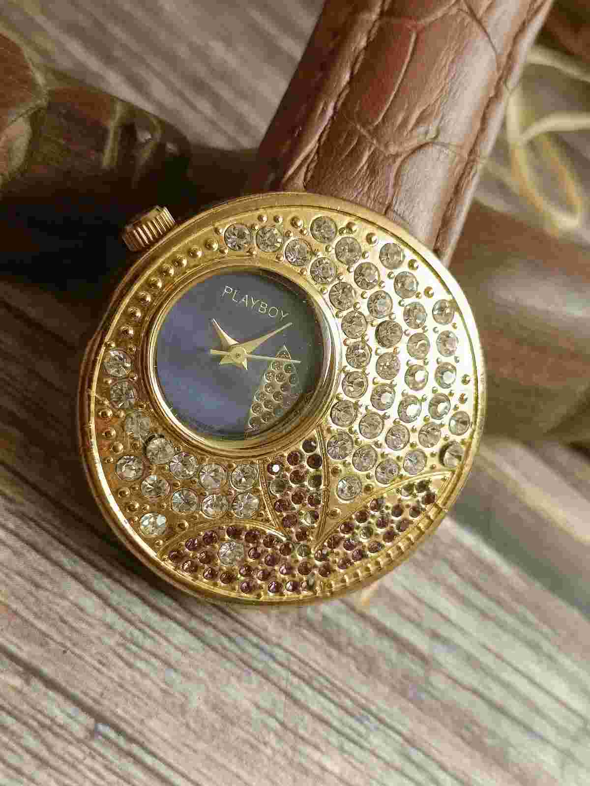 PLAY BOY PB-10743 WOMEN DIAMOND MINT MOTHER OF PEARL DIAL VINTAGE WATCH