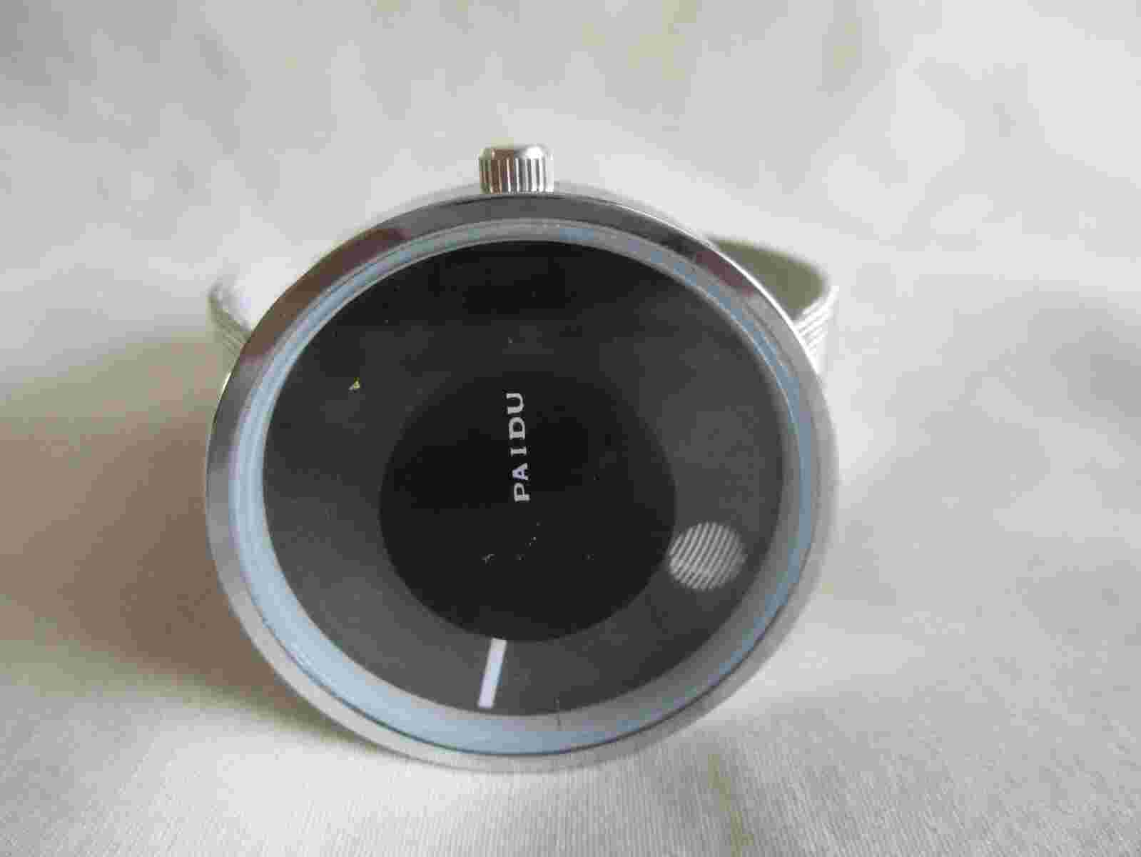 Paidu Analog Wristwatch with a Buckle Band