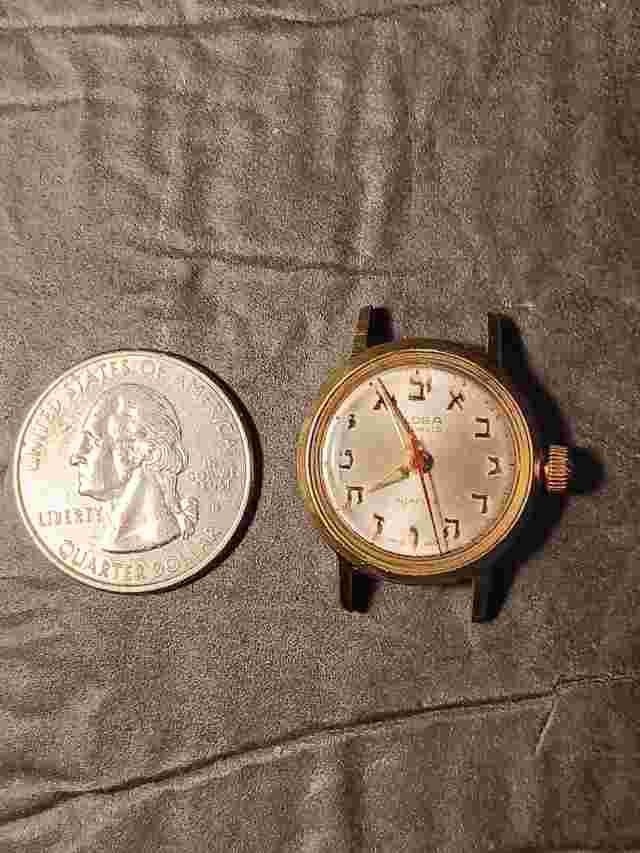 RARE HEBREW ISRAEL WOMAN / GIRL'S WATCH SMALL ELOGA 17 JEWELS 8000 INCABLOC