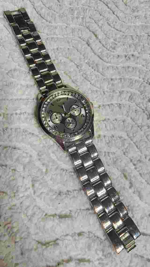 Beautif AMERICAN EAGLE Unisex SilverTone CRYSTAL Halo Face Silver Band Watch EuC