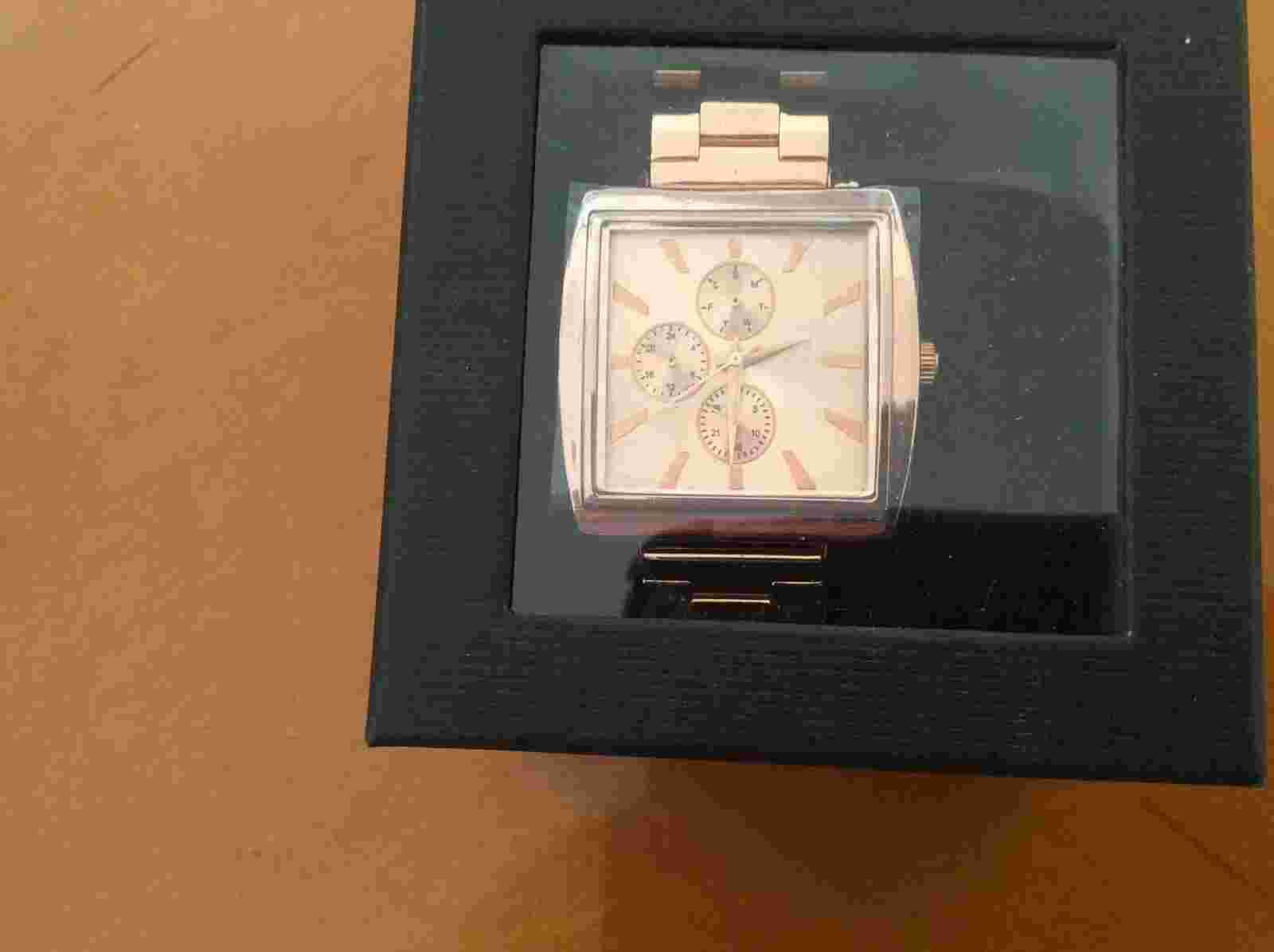 301). Gents ASOS Gold Coloured Watch & Strap..  ZJEWA138864. .Brand new in Box