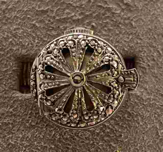 Vintage Carl Bucherer Ring Watch Marcasite Covered Peek a Boo 800 Silver Works