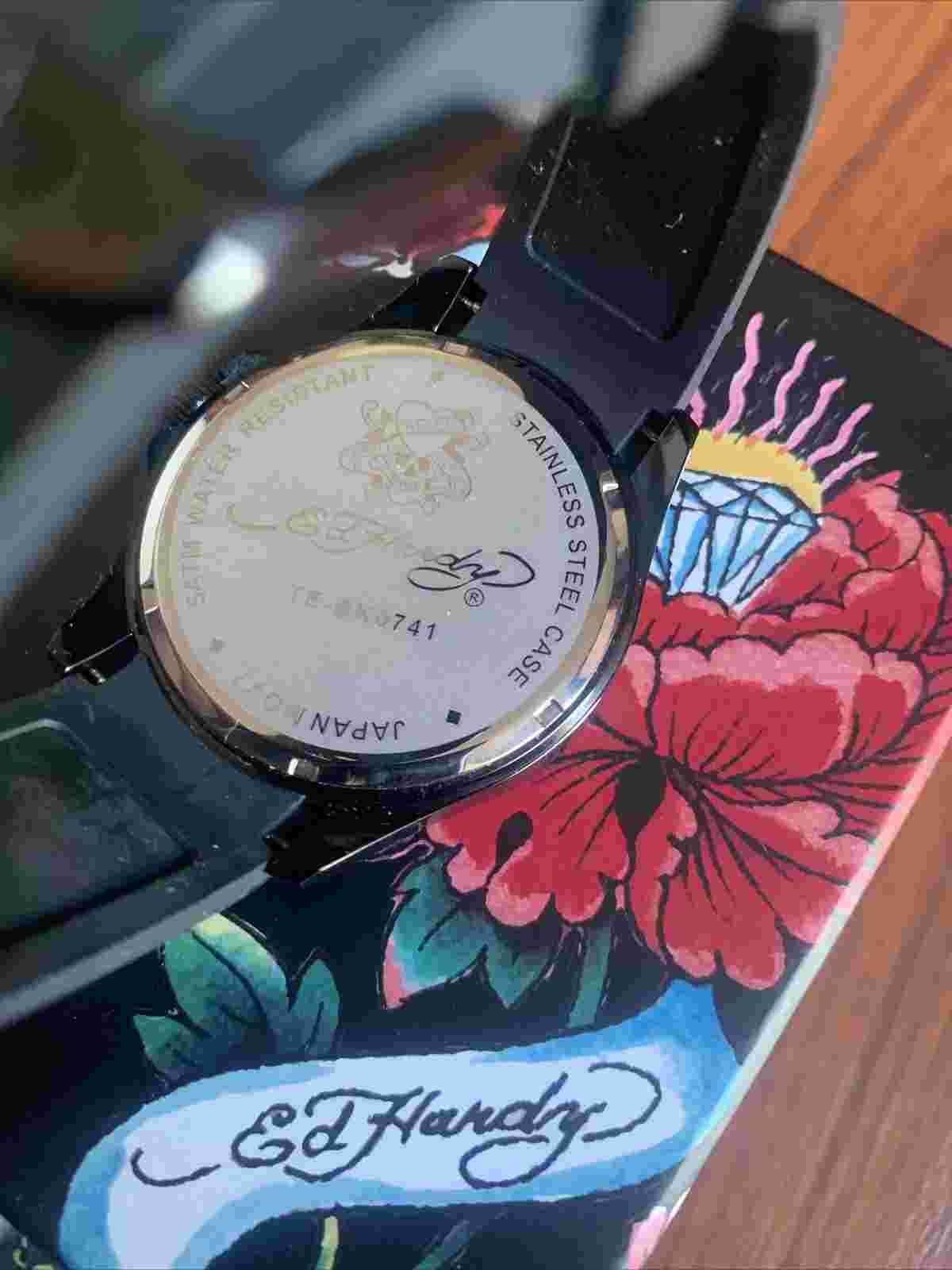 ED HARDY JAPAN WRIST WATCH LOVE KILLS SKULL MOTIF WITH ORIGINAL BOX F/S