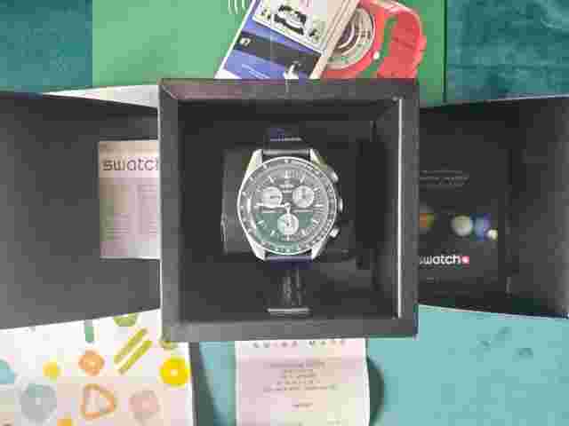 OMEGA X SWATCH  Swatch 'Mission to Earth'  BNIB.