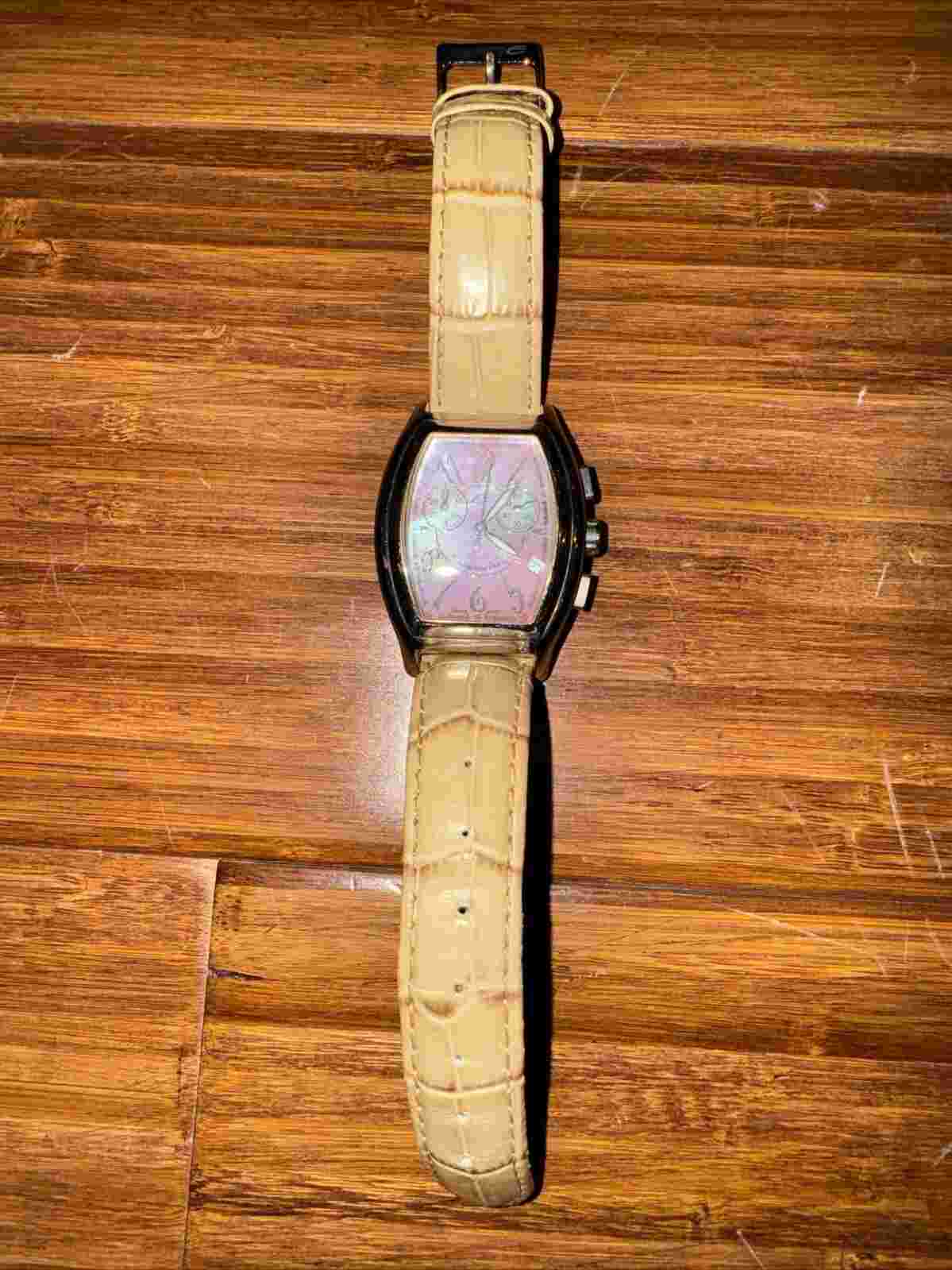 Elini New Yorker Mother of Pearl Wristwatch Has NEW Battery