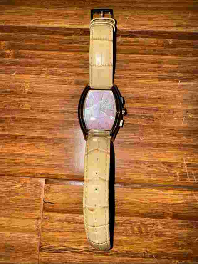 Elini New Yorker Mother of Pearl Wristwatch Has NEW Battery