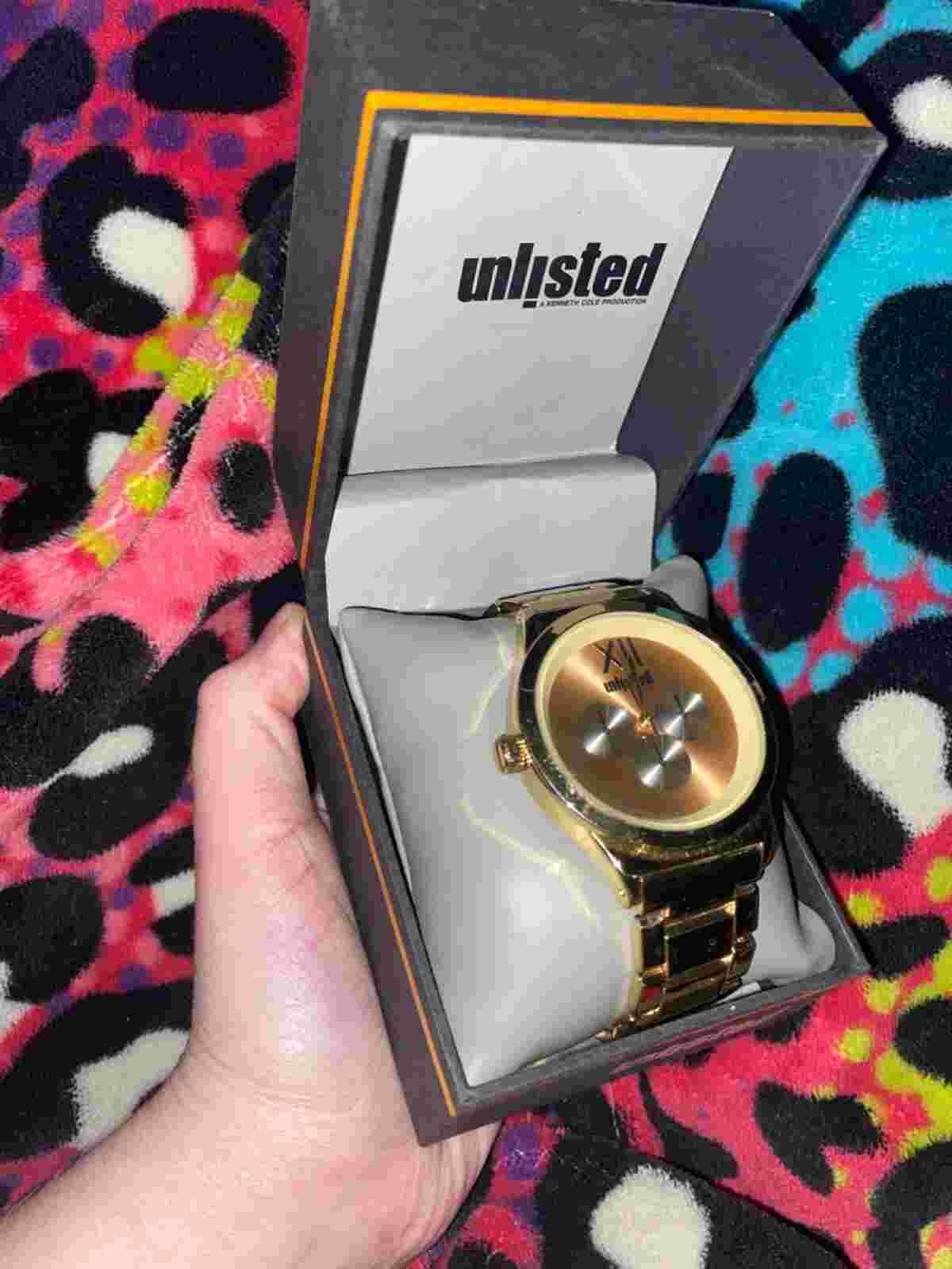 Unlisted Kenneth Cole solid gold wrist watch
