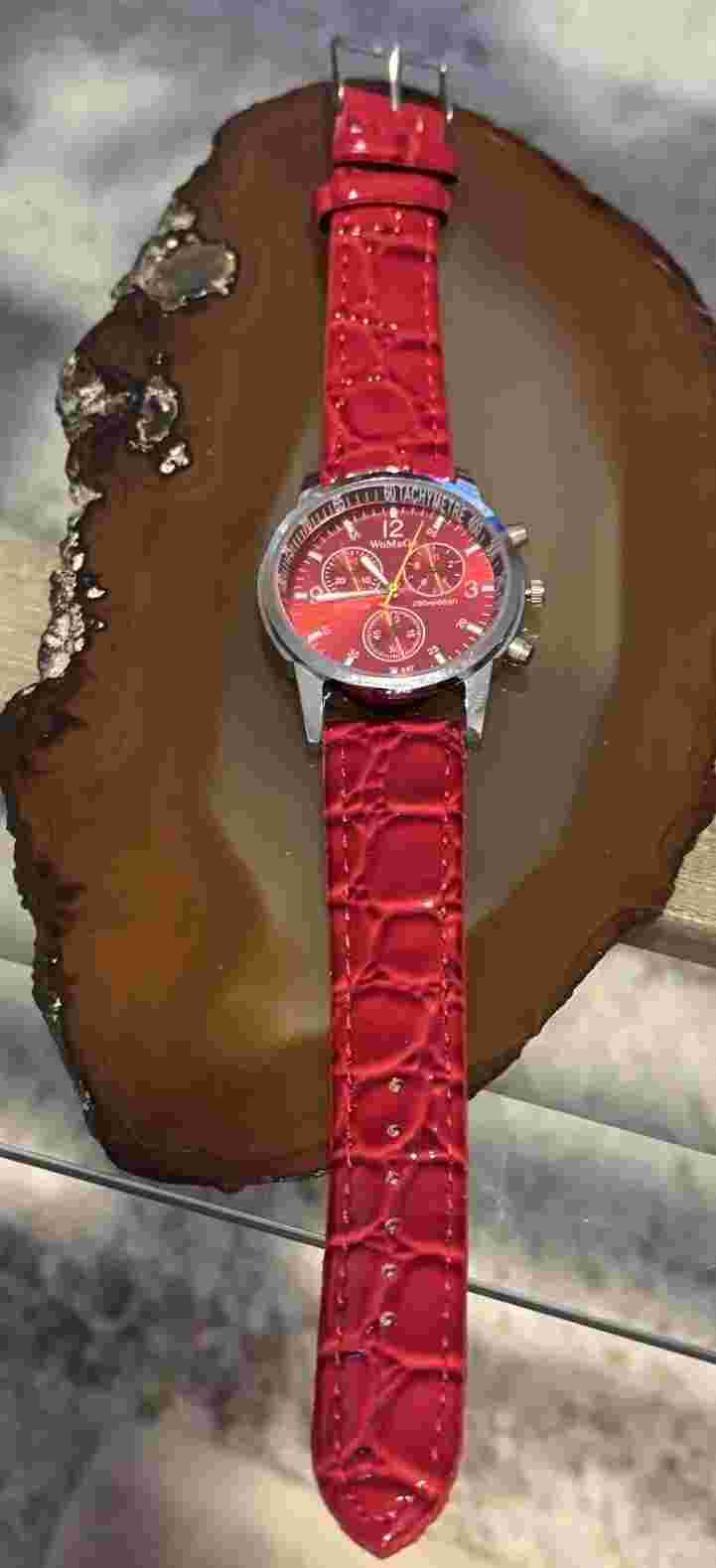 STUNNING RED WATCH WoMaGe 39.5mm New Battery
