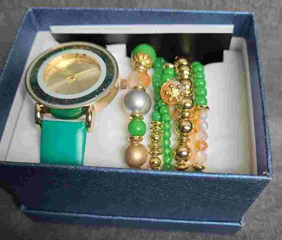 NWB Green, Gold, Silver Strada Genoa Watch and 5 Stretchy Bracelets