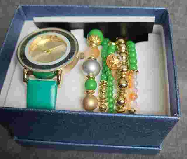 NWB Green, Gold, Silver Strada Genoa Watch and 5 Stretchy Bracelets