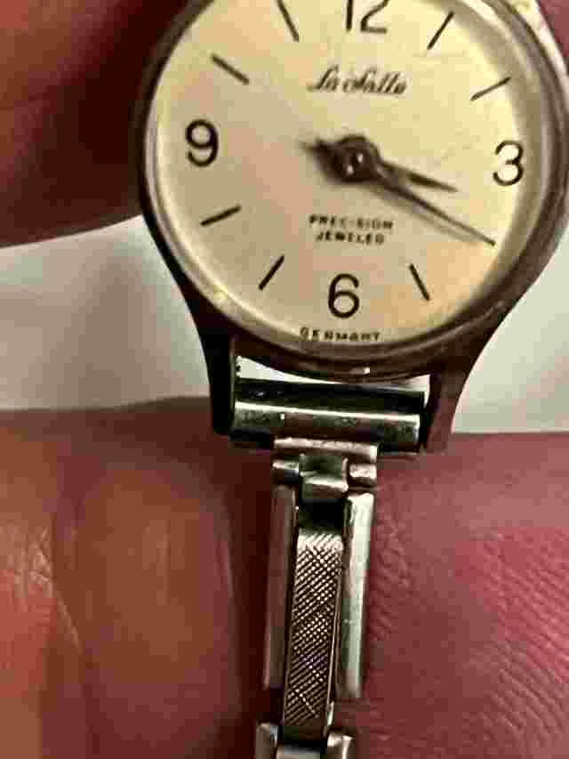 Vintage La Salle Women’s Silver Tone Manual Wind Watch W/Stretch Band Running!
