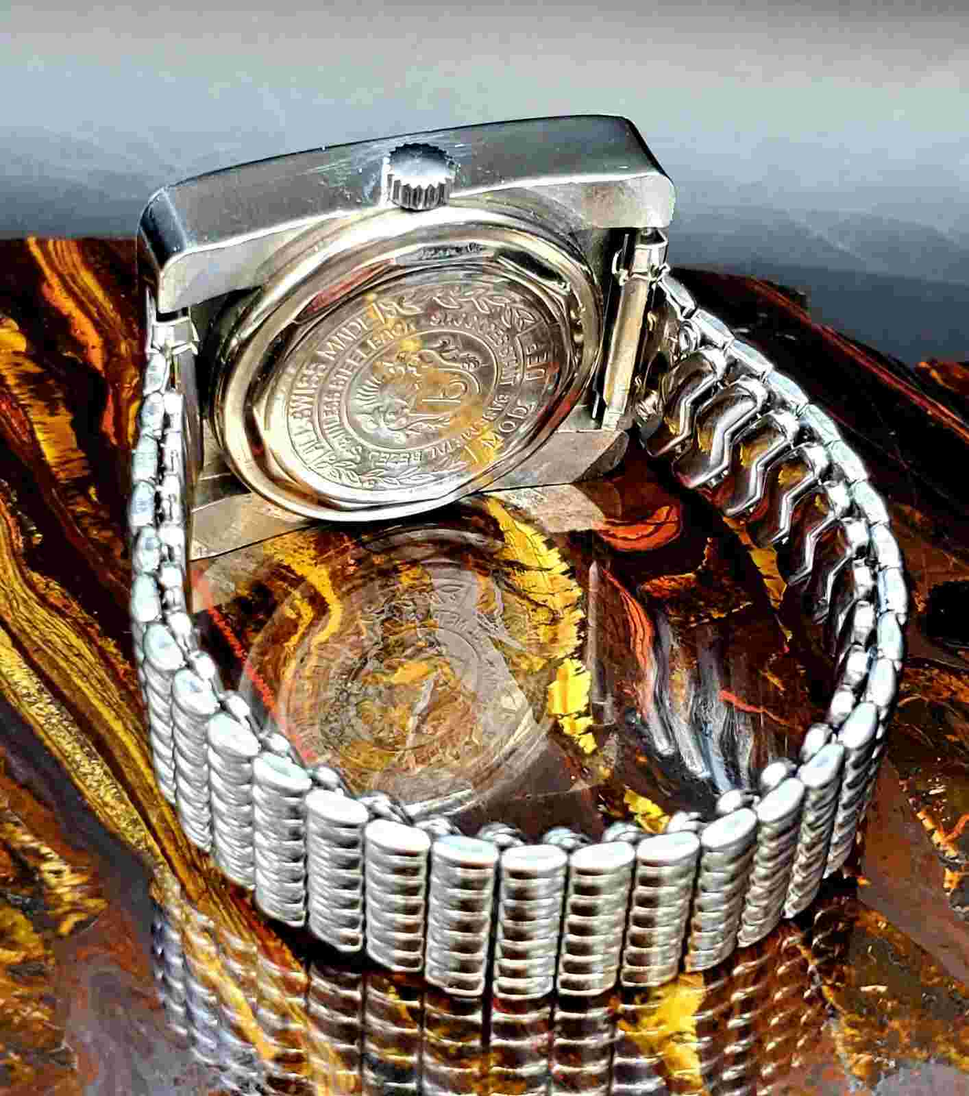Vintage LUCERNE Jump Hour 1970's Retro Men's Warch W/Superb Futuristic Design !!