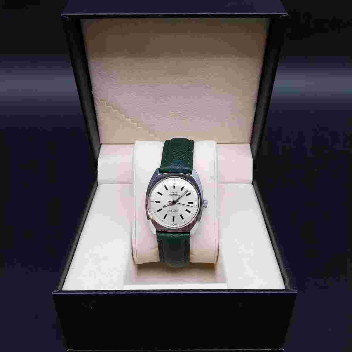 Old Vintage Mondia Wrist Watch Leather Strap Waterproof Swiss Made Circa 1955